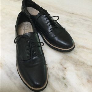 Ladies Clark’s lace up wedge